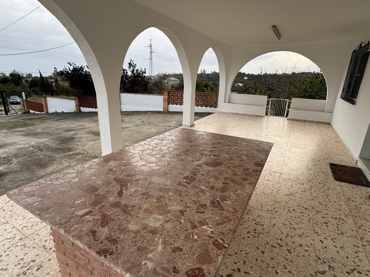 4 Bedroom Villa for Sale in Estepona — 2