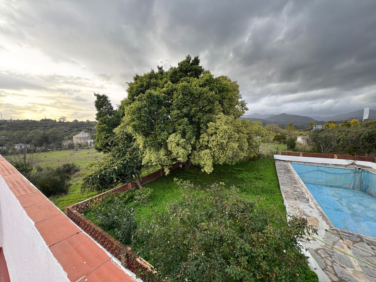 4 Bedroom Villa for Sale in Estepona — 4