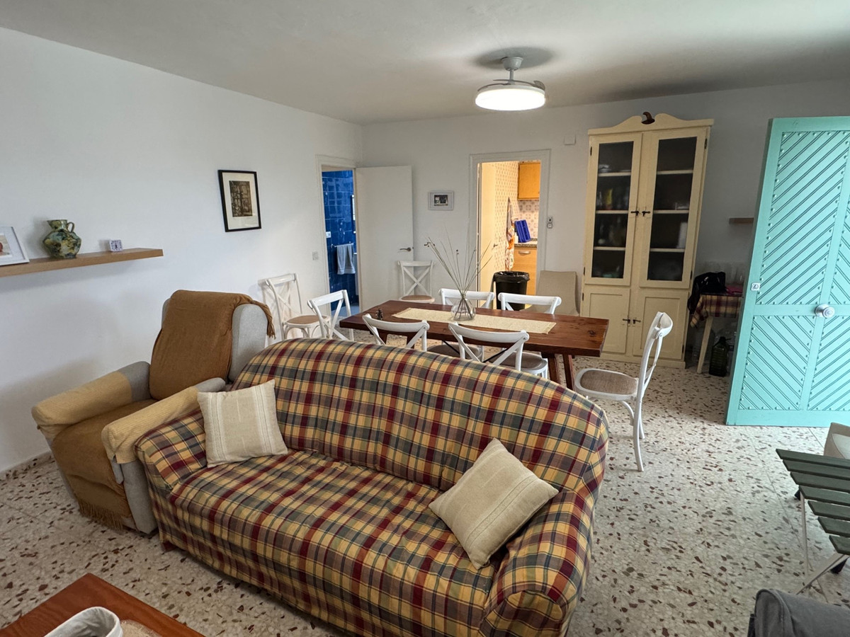 4 Bedroom Villa for Sale in Estepona — 8