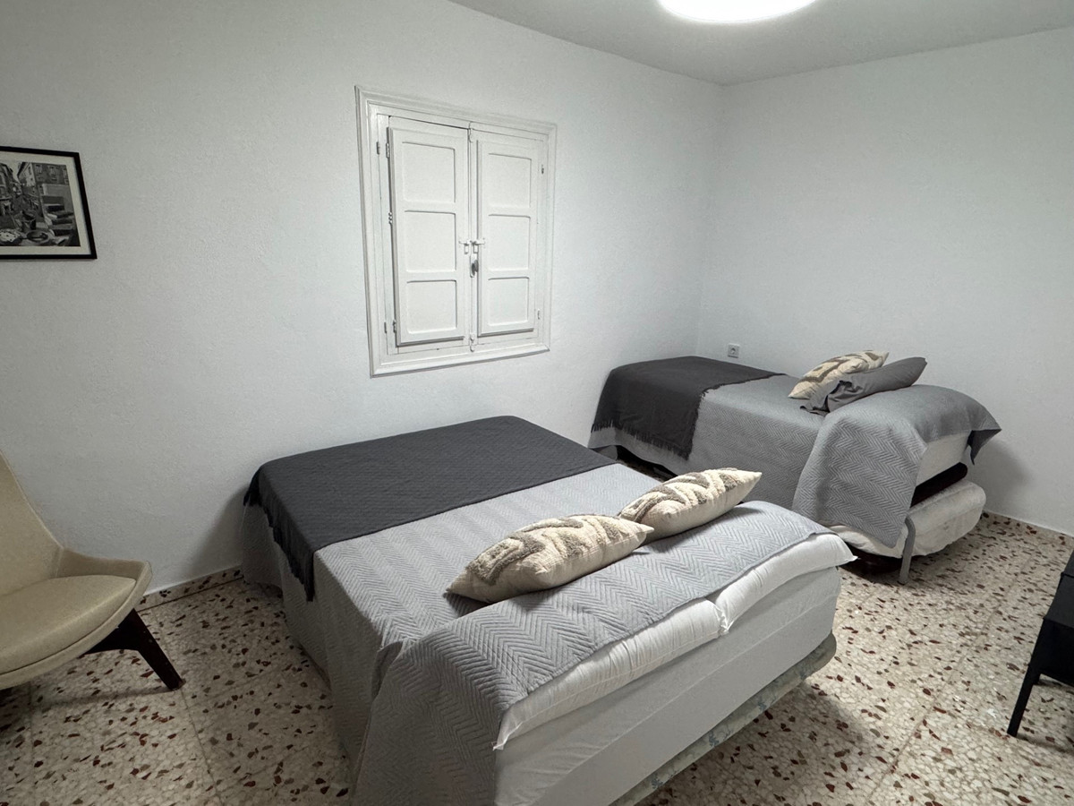 4 Bedroom Villa for Sale in Estepona — view 10