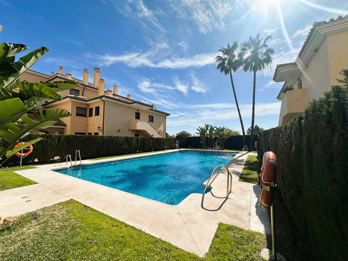 2 Bedroom Apartment for Sale in San Pedro de Alcántara — 5