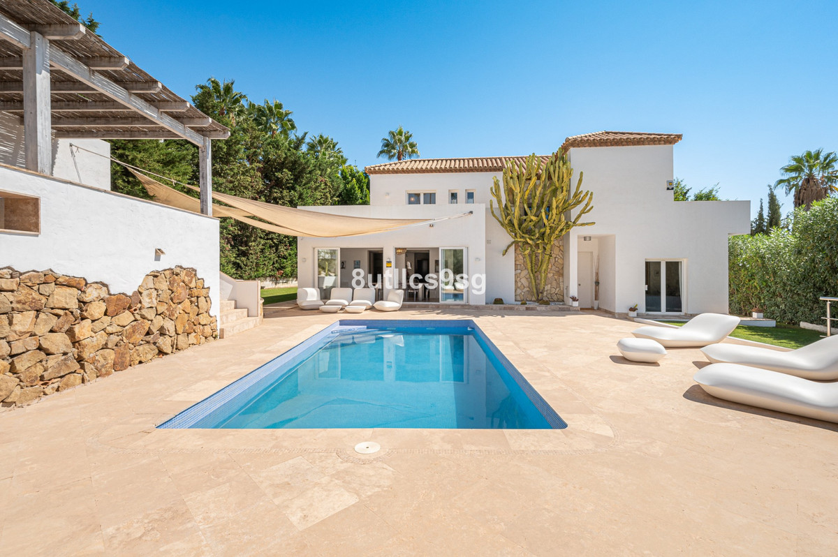 5 Bedroom Villa for Sale in Nueva Andalucía