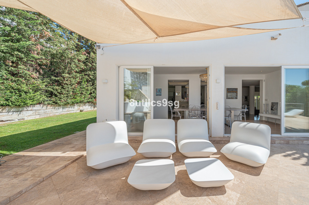 5 Bedroom Villa for Sale in Nueva Andalucía — 2
