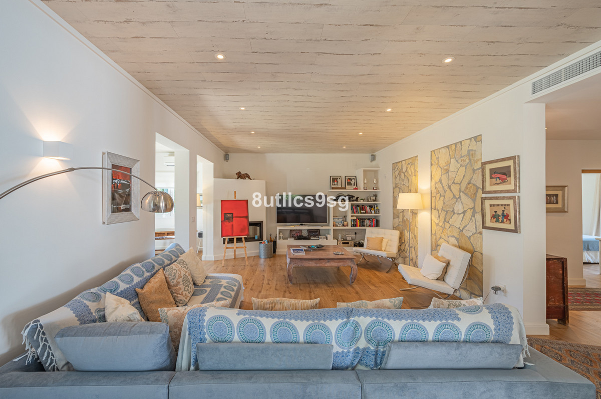 5 Bedroom Villa for Sale in Nueva Andalucía — 5