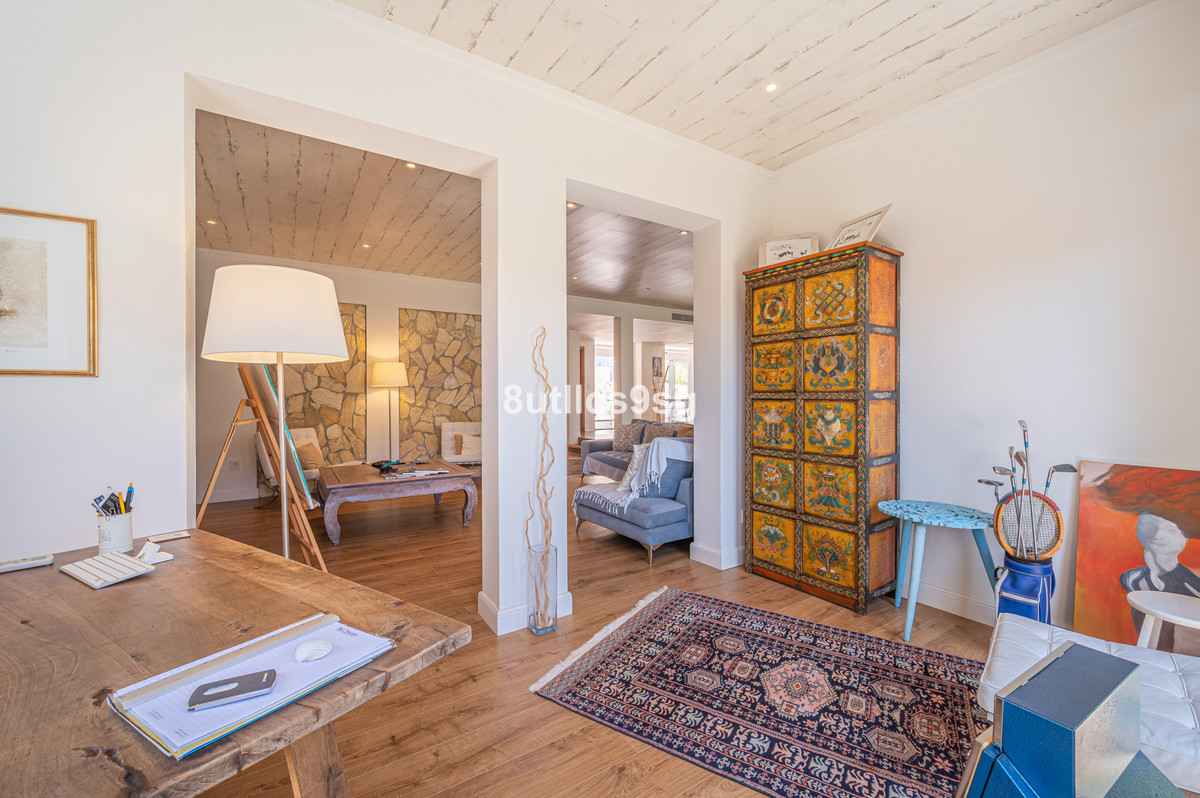 5 Bedroom Villa for Sale in Nueva Andalucía — view 10