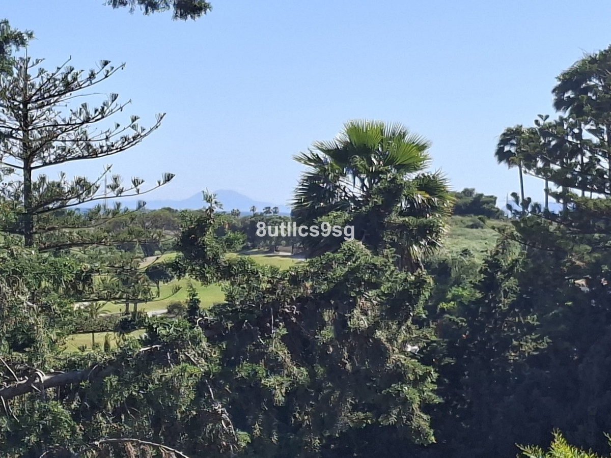 3 Bedroom Apartment for Sale in Benahavís — 2