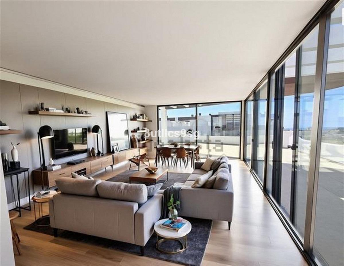 3 Bedroom Apartment for Sale in Estepona — 2