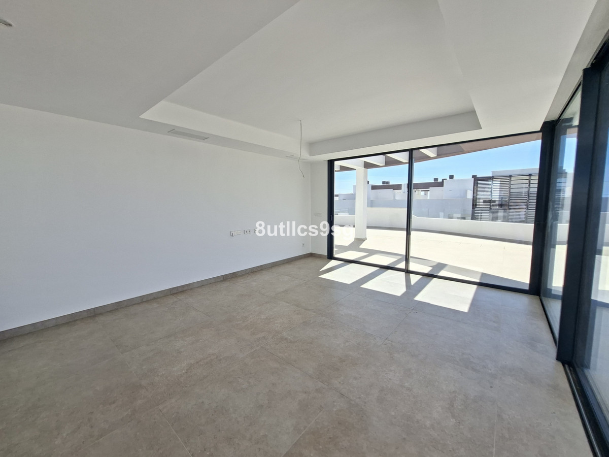 3 Bedroom Apartment for Sale in Estepona — view 10