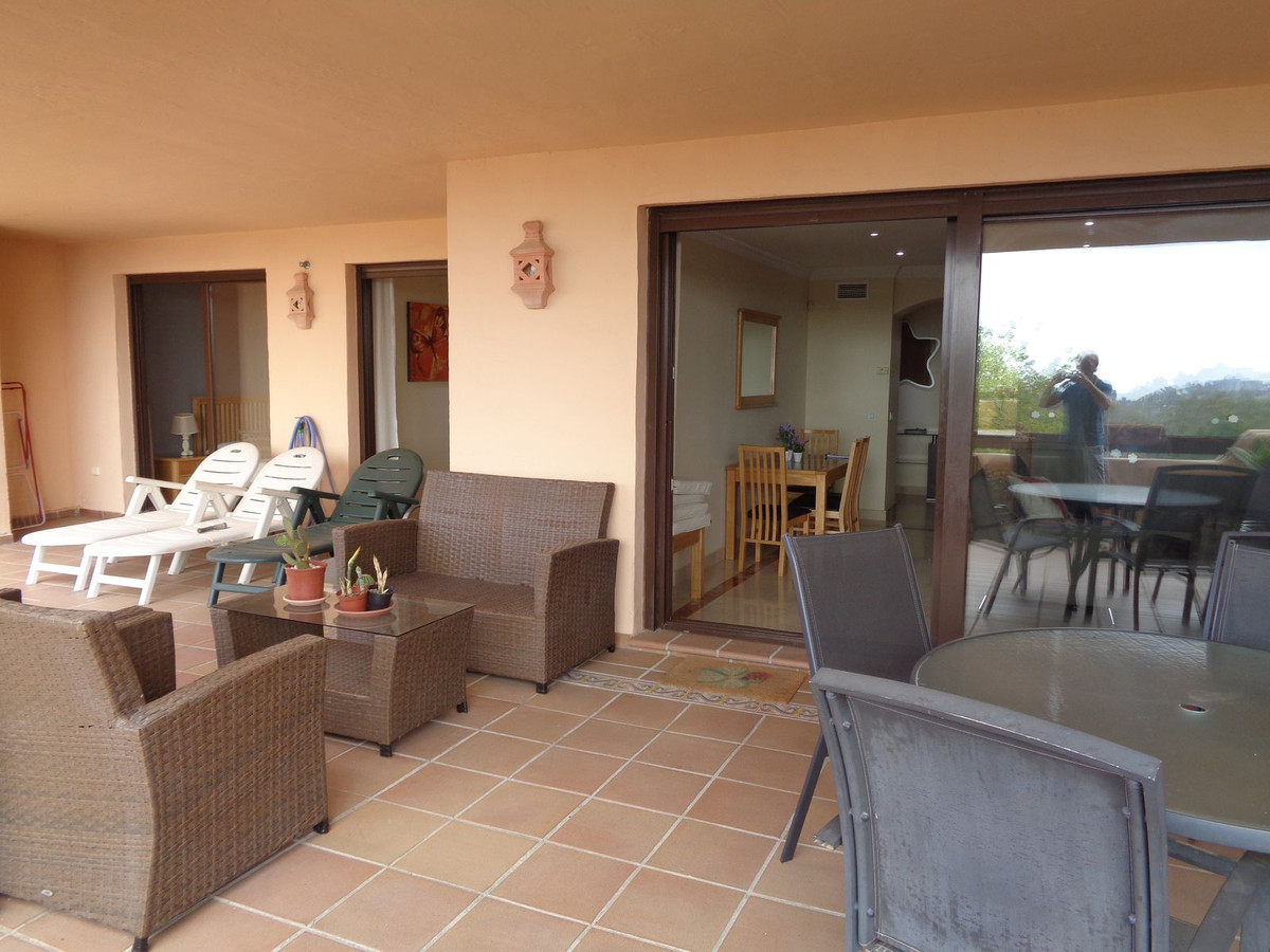 2 Bedroom Apartment for Sale in Benahavís — 3