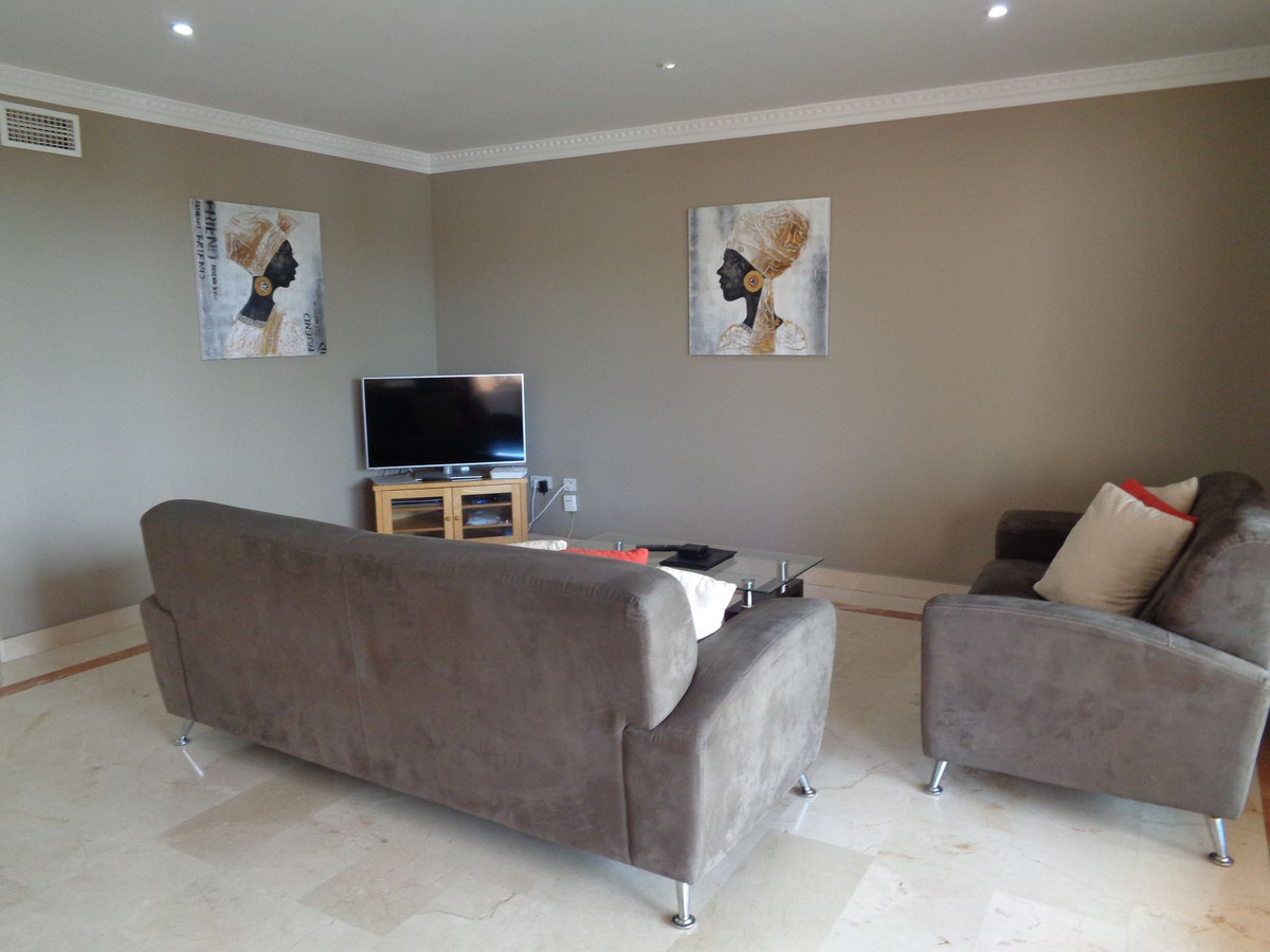 2 Bedroom Apartment for Sale in Benahavís — 4