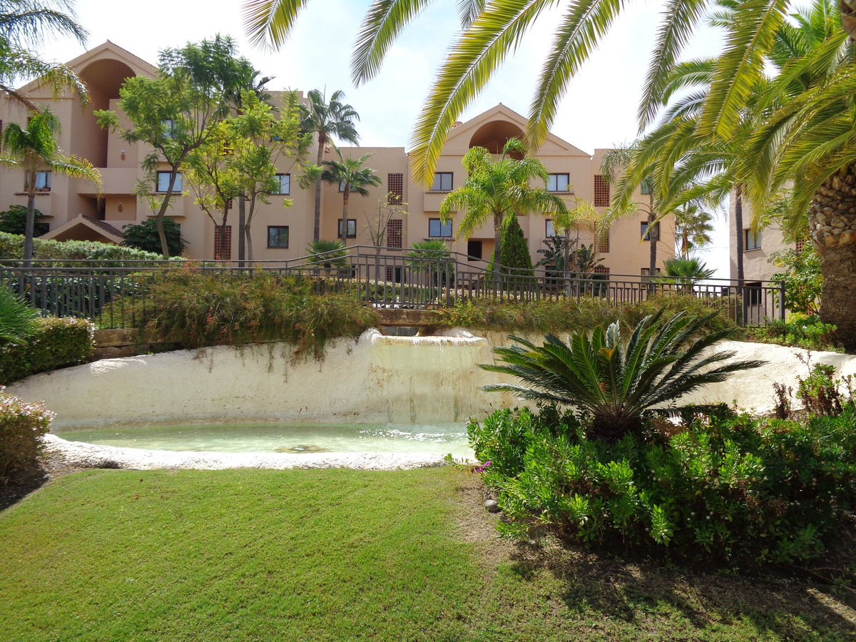 2 Bedroom Apartment for Sale in Benahavís — 6