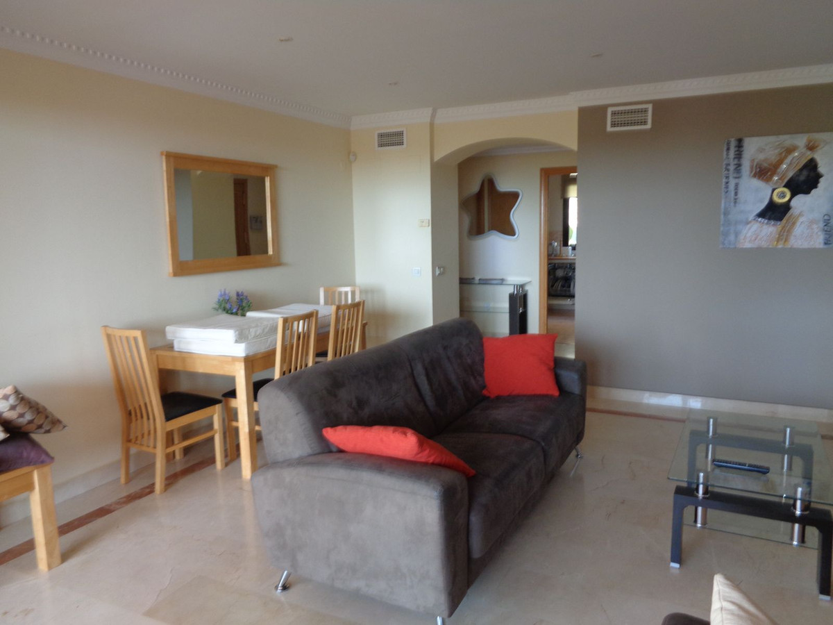 2 Bedroom Apartment for Sale in Benahavís — 7