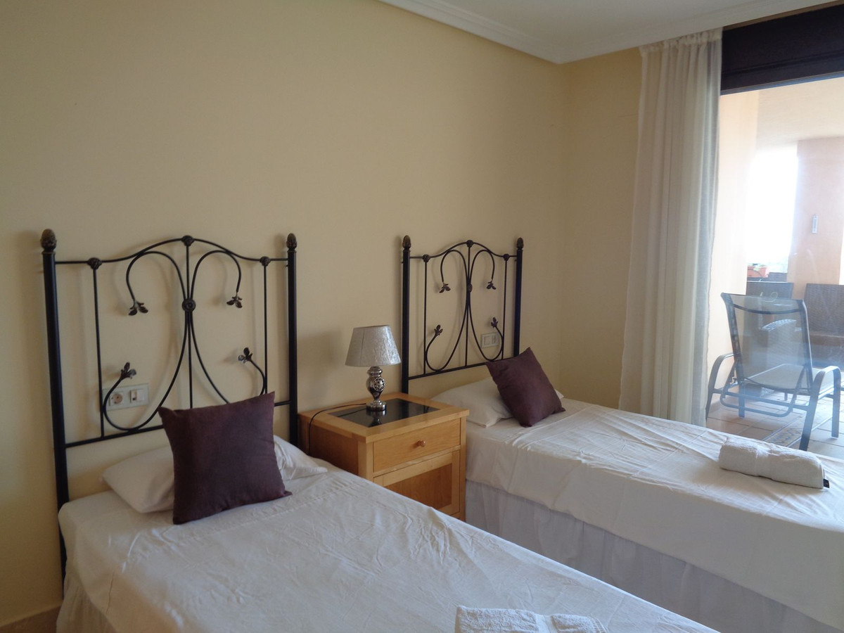 2 Bedroom Apartment for Sale in Benahavís — 9