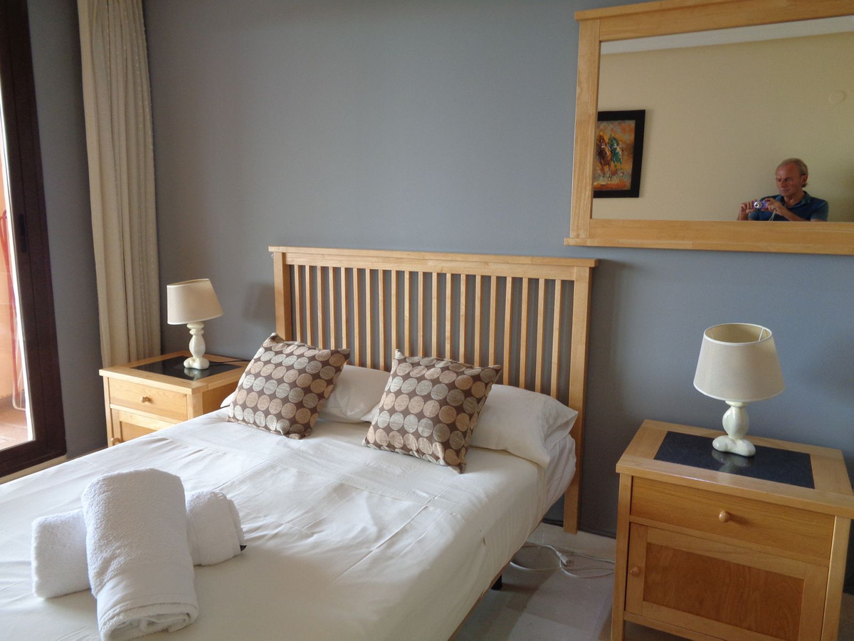 2 Bedroom Apartment for Sale in Benahavís — view 10