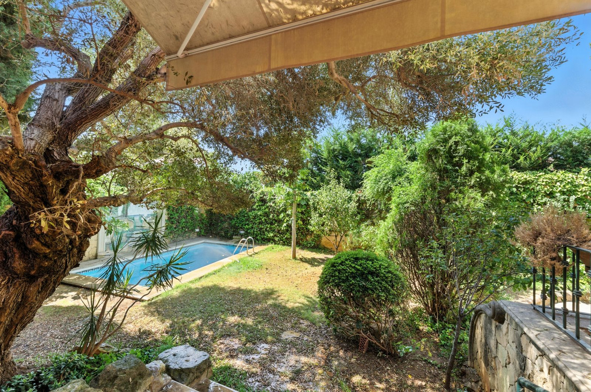 10 Bedroom Villa for Sale in Marbella