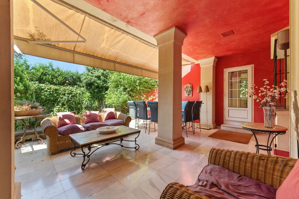 10 Bedroom Villa for Sale in Marbella — 3
