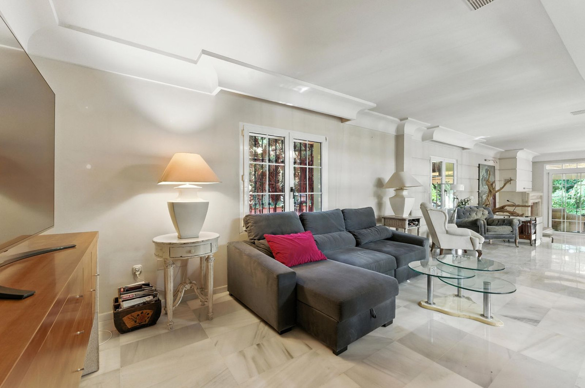 10 Bedroom Villa for Sale in Marbella — 7