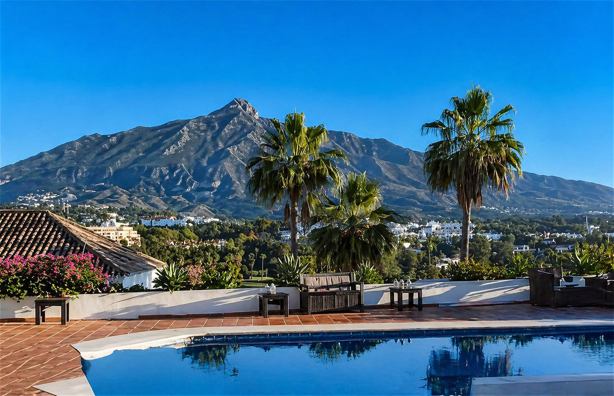 5 Bedroom Villa for Sale in Nueva Andalucía