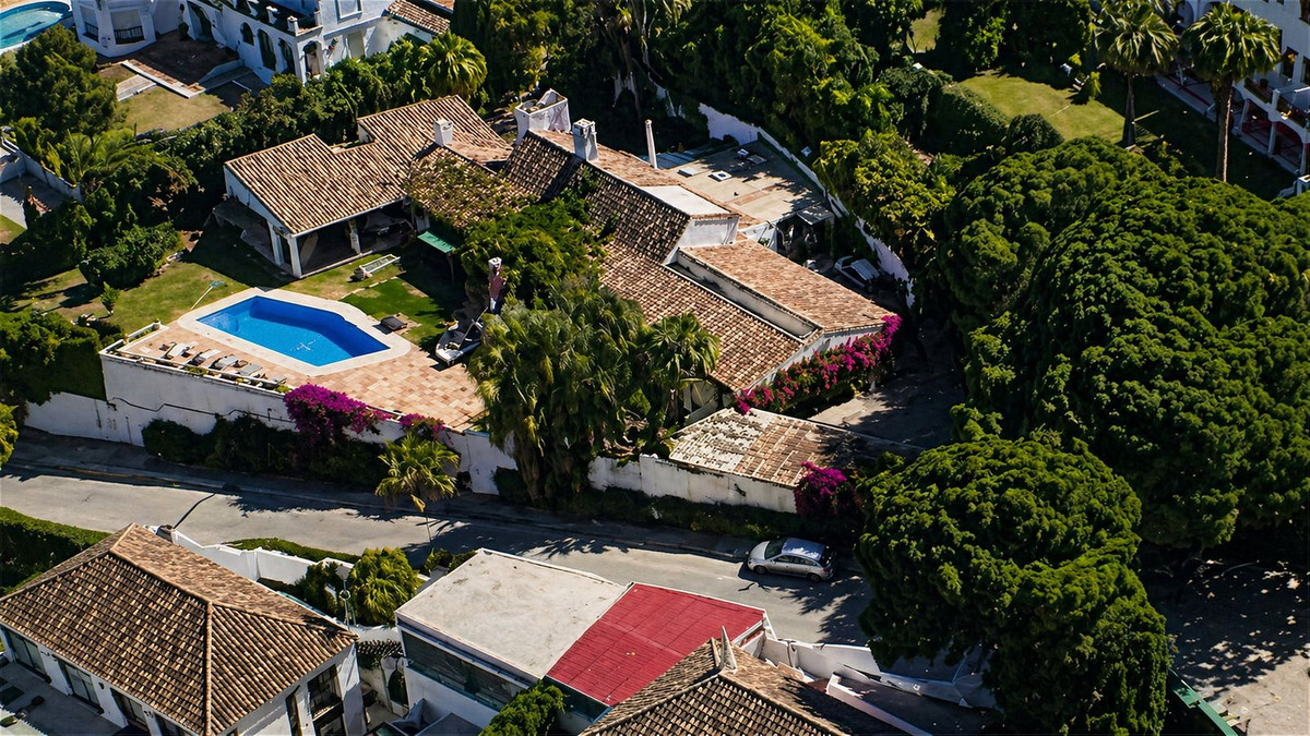 5 Bedroom Villa for Sale in Nueva Andalucía — 2