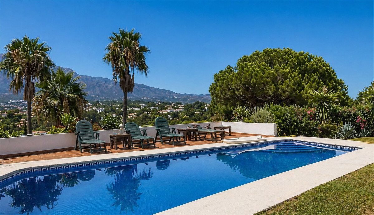 5 Bedroom Villa for Sale in Nueva Andalucía — 3