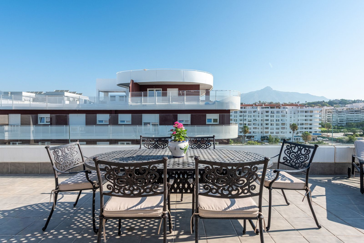 3 Bedroom Apartment for Sale in Nueva Andalucía — 4