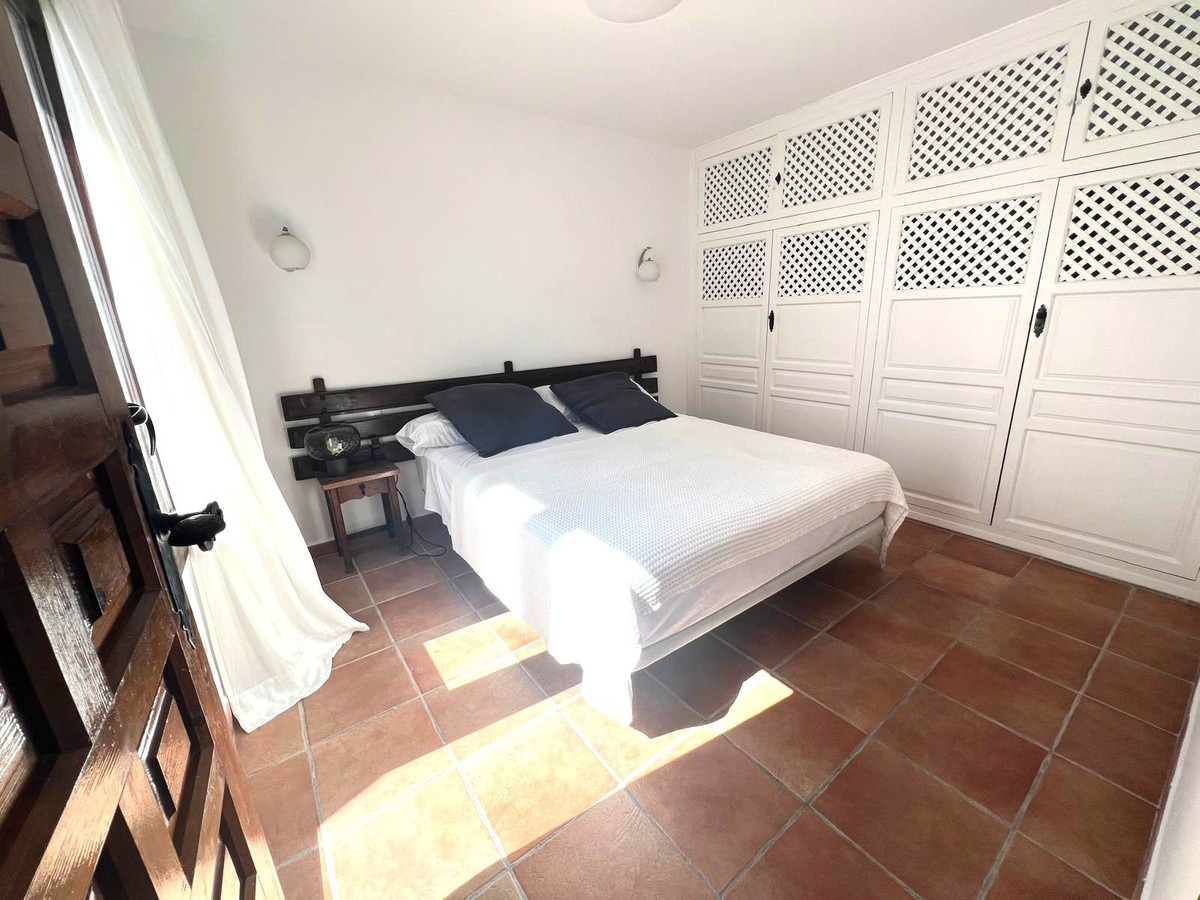 2 Bedroom Apartment for Sale in El Paraiso — view 10