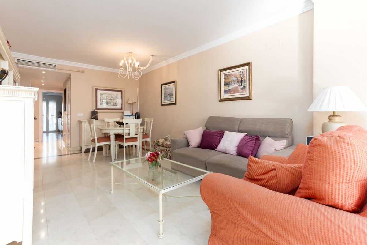 2 Bedroom Apartment for Sale in San Pedro de Alcántara — 4