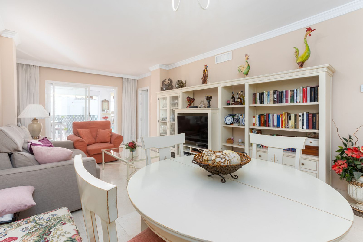 2 Bedroom Apartment for Sale in San Pedro de Alcántara — 7
