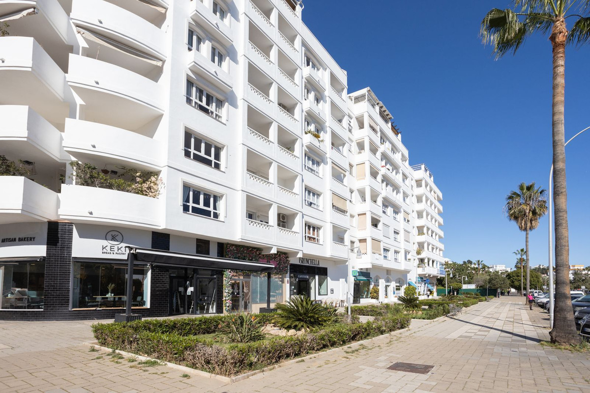 3 Bedroom Apartment for Sale in La Campana