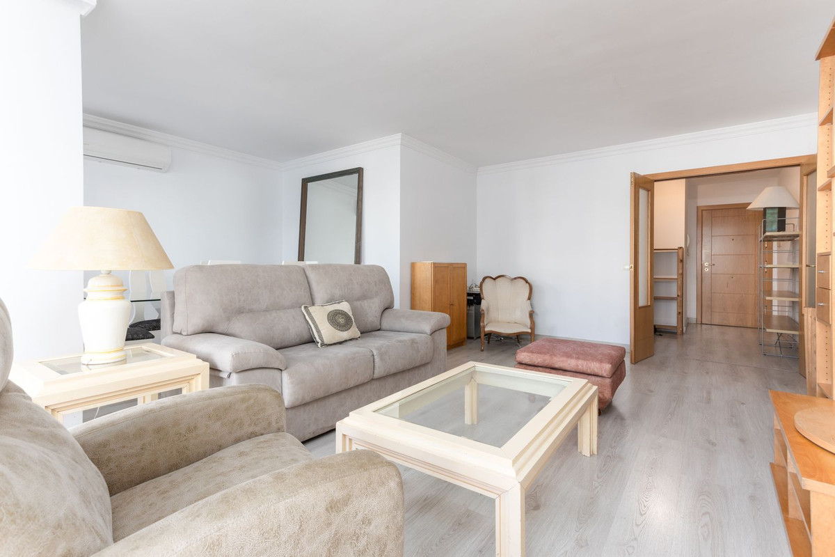 3 Bedroom Apartment for Sale in La Campana — 4