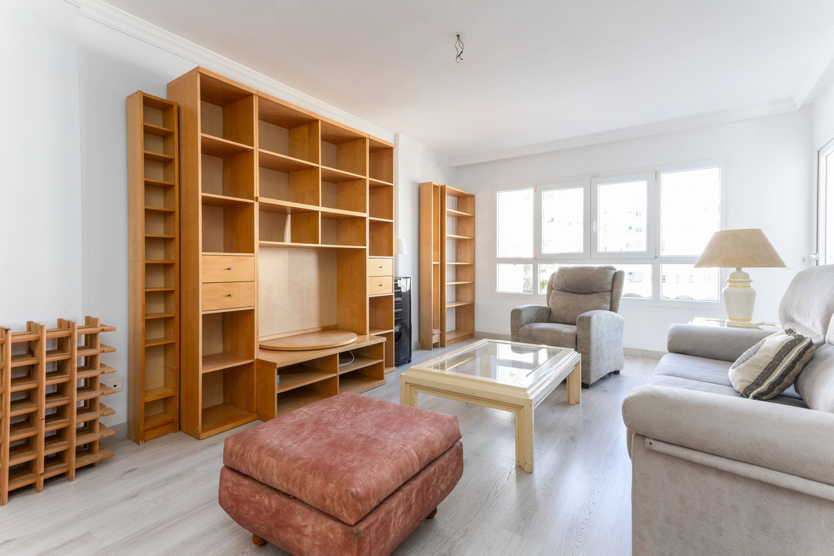 3 Bedroom Apartment for Sale in La Campana — 5