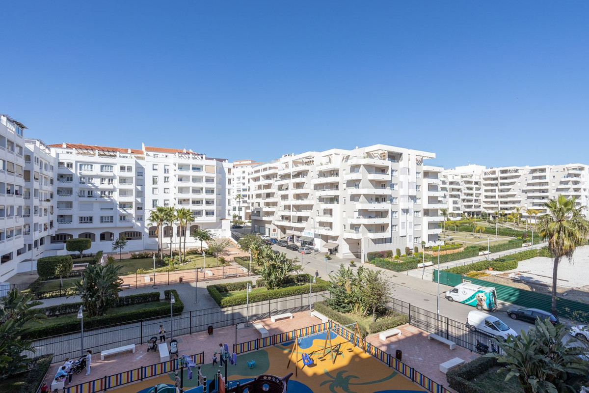 3 Bedroom Apartment for Sale in La Campana — 8