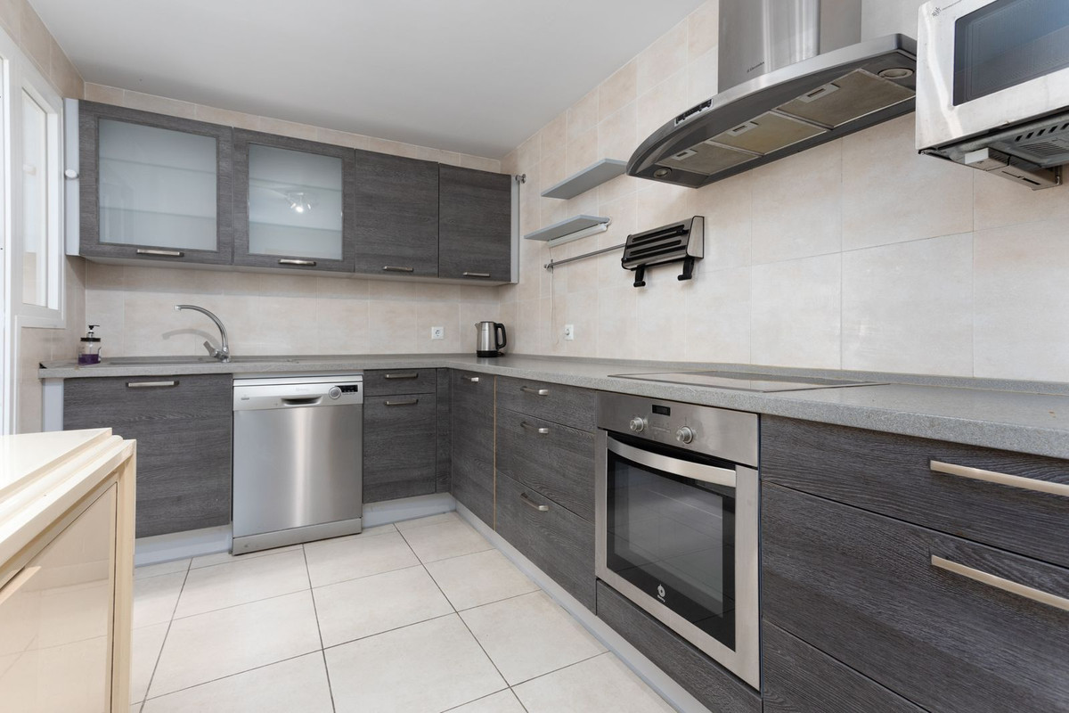 3 Bedroom Apartment for Sale in La Campana — 9