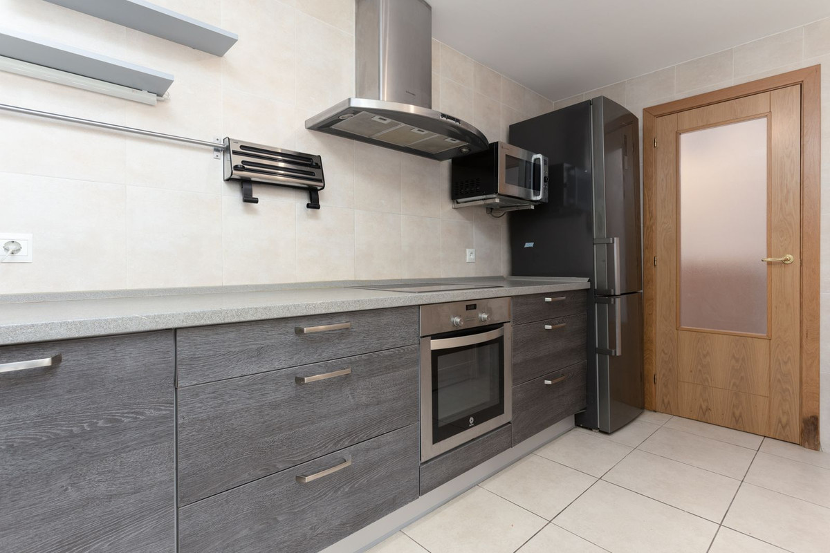 3 Bedroom Apartment for Sale in La Campana — view 10