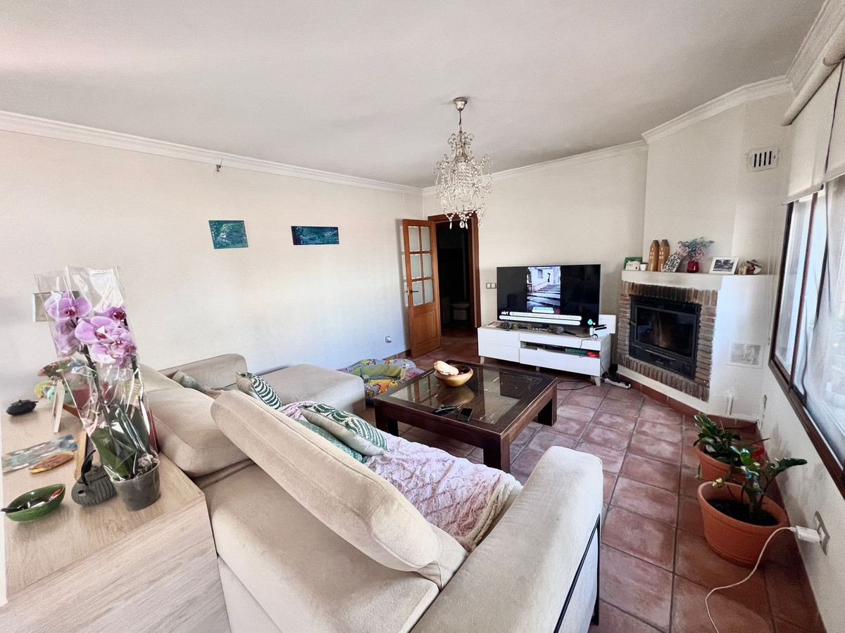 4 Bedroom Villa for Sale in Nueva Andalucía — 3