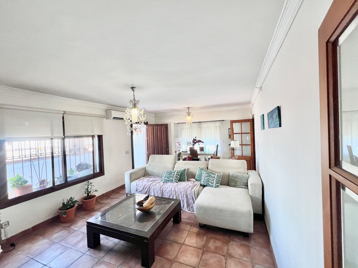 4 Bedroom Villa for Sale in Nueva Andalucía — 4