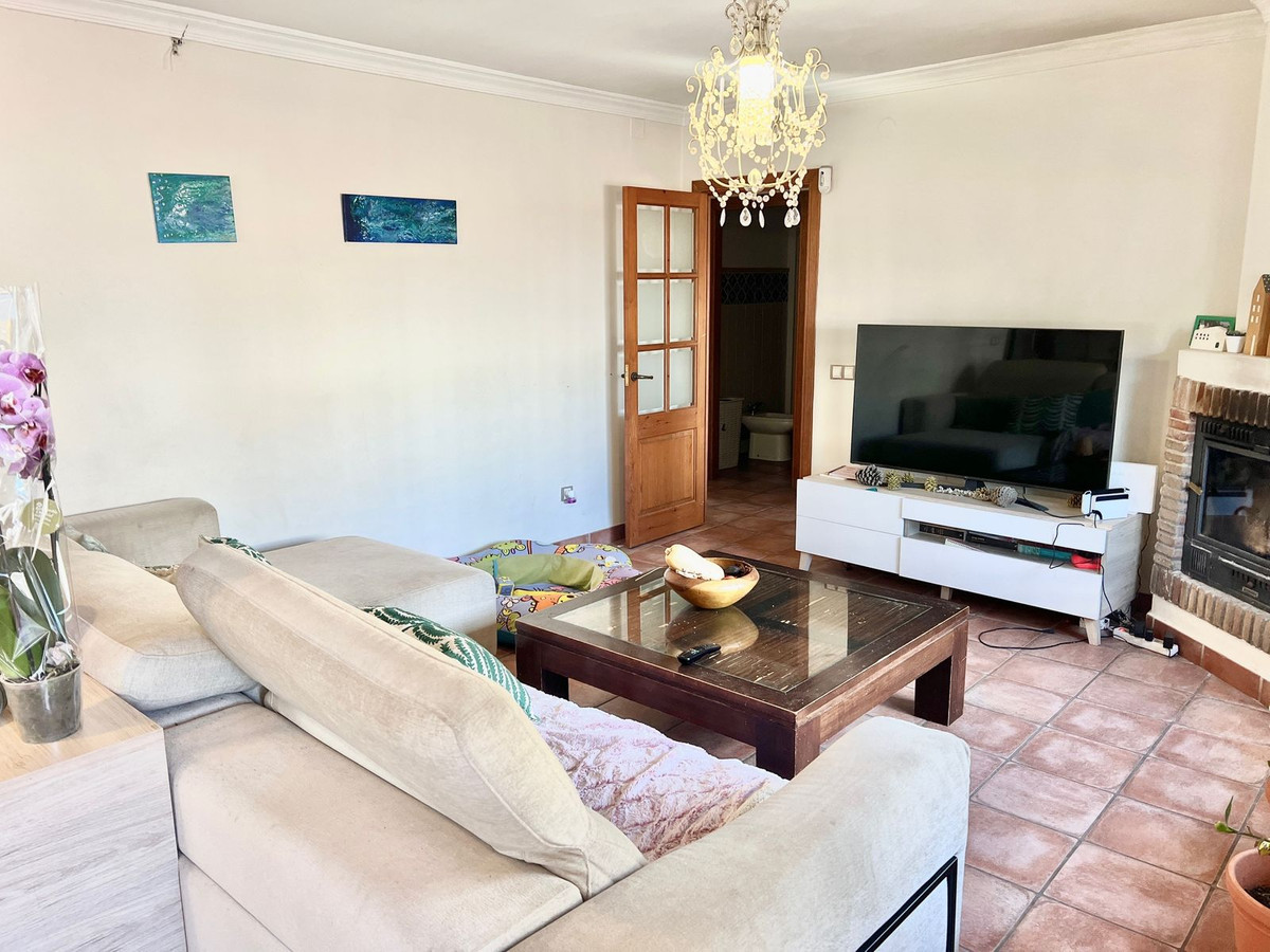 4 Bedroom Villa for Sale in Nueva Andalucía — 5