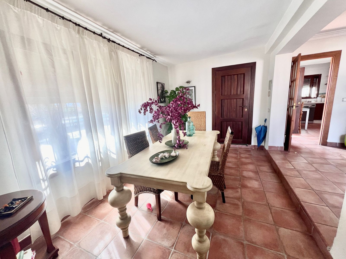 4 Bedroom Villa for Sale in Nueva Andalucía — 6
