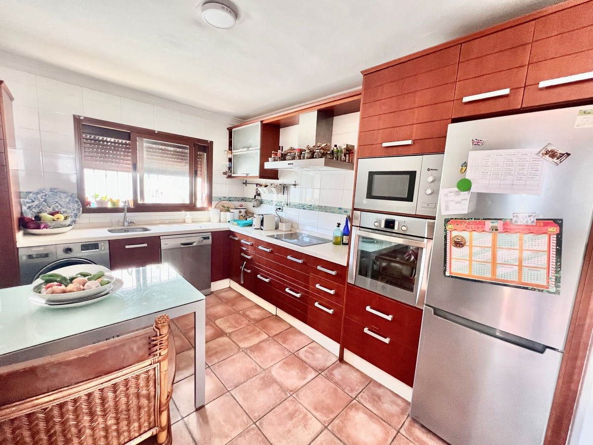 4 Bedroom Villa for Sale in Nueva Andalucía — 7