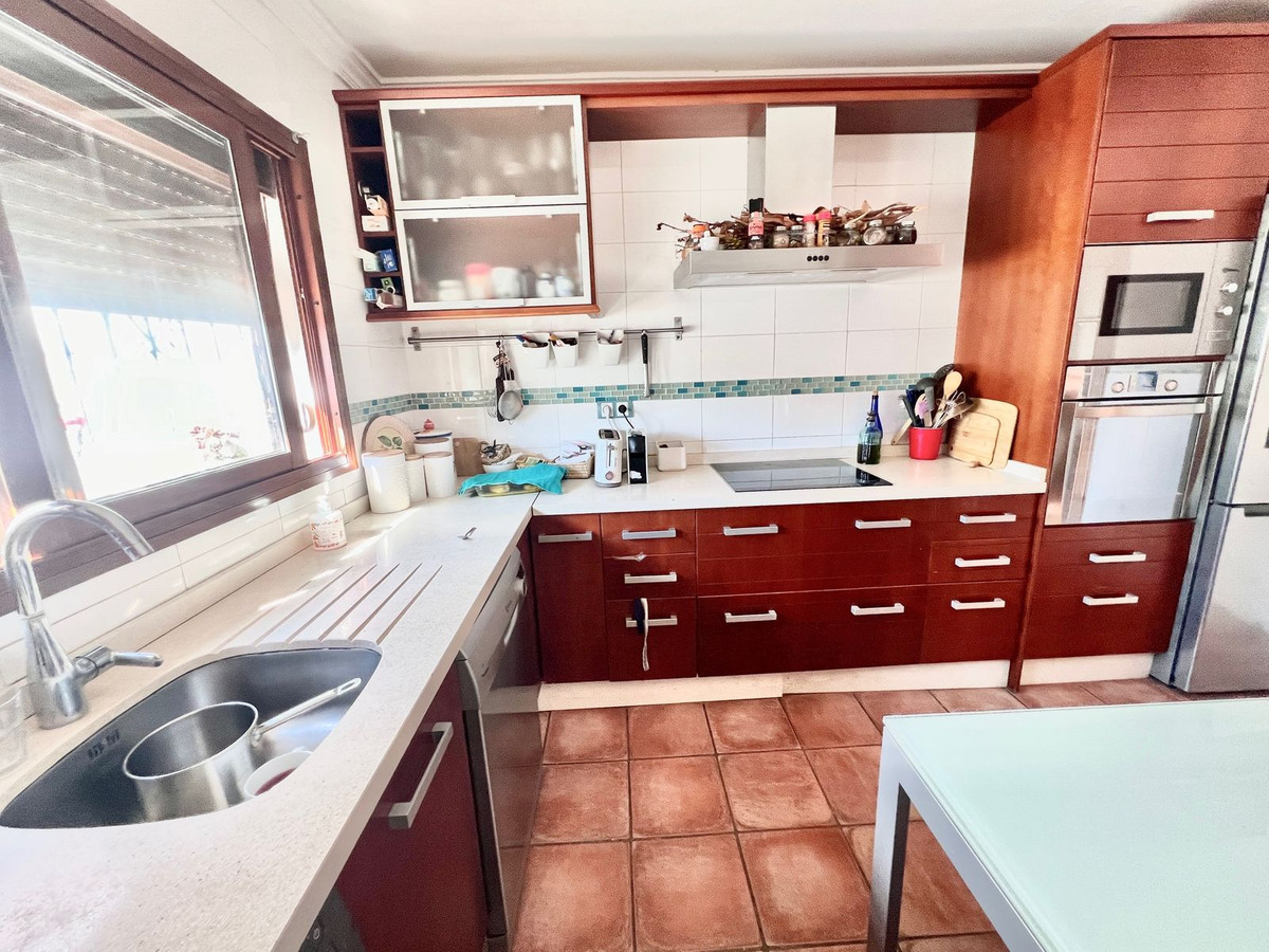 4 Bedroom Villa for Sale in Nueva Andalucía — 8