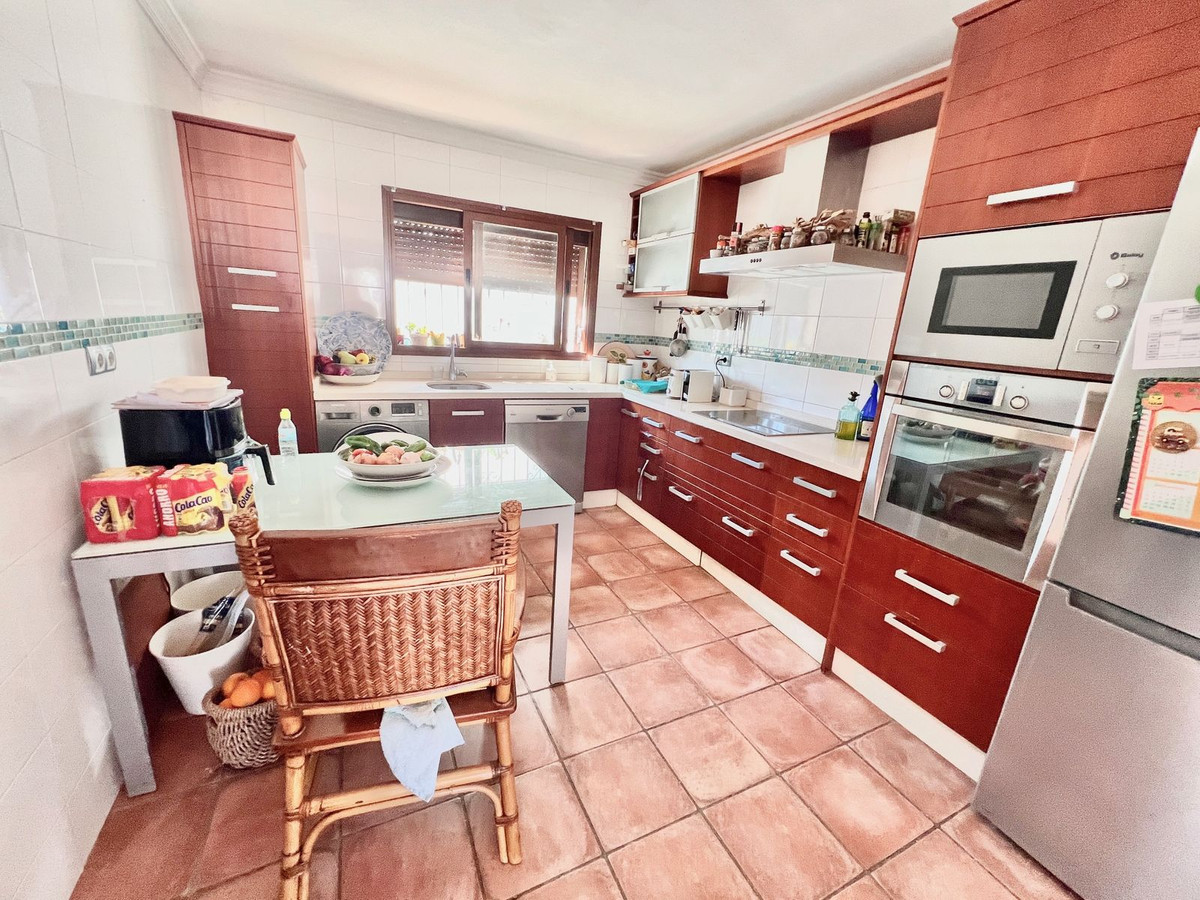 4 Bedroom Villa for Sale in Nueva Andalucía — 9
