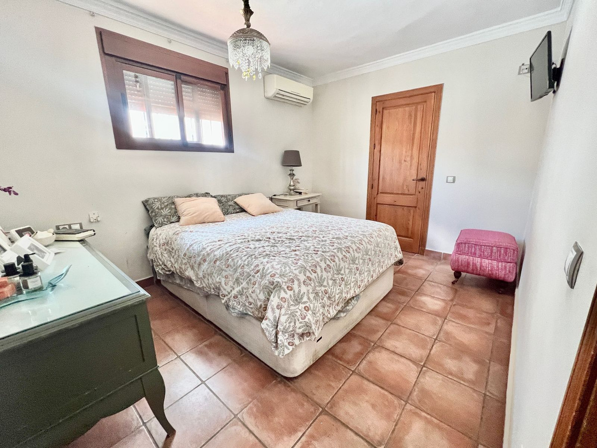 4 Bedroom Villa for Sale in Nueva Andalucía — view 10