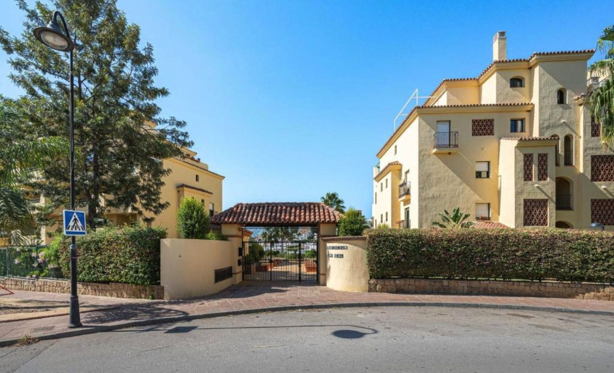 2 Bedroom Apartment for Sale in Estepona — 2