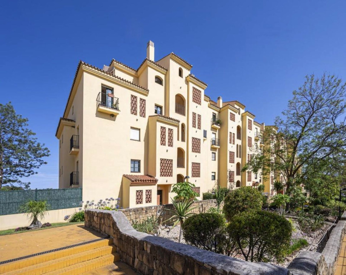 2 Bedroom Apartment for Sale in Estepona — 3