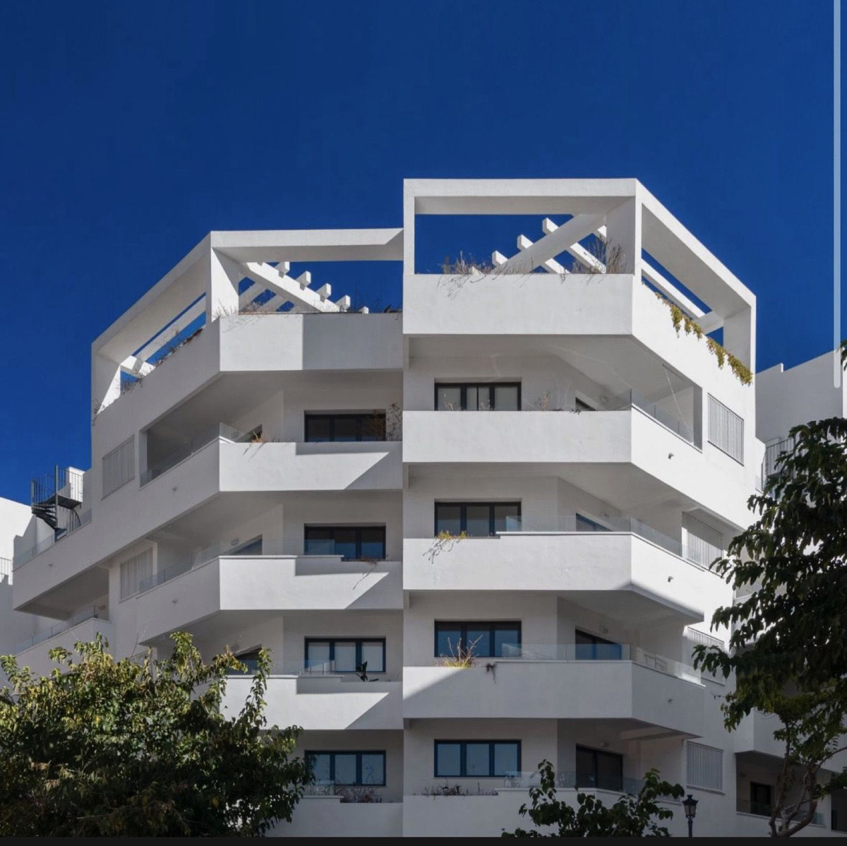 4 Bedroom Apartment for Sale in Estepona — 2