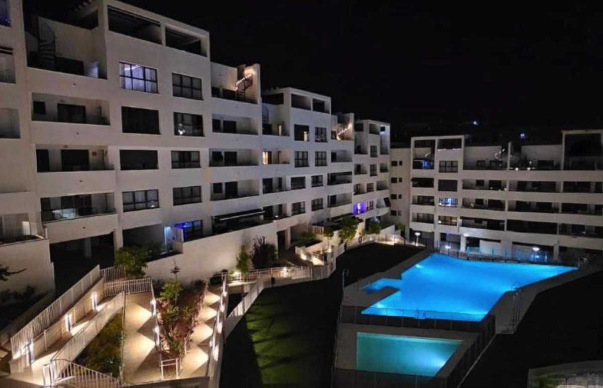 4 Bedroom Apartment for Sale in Estepona — 3