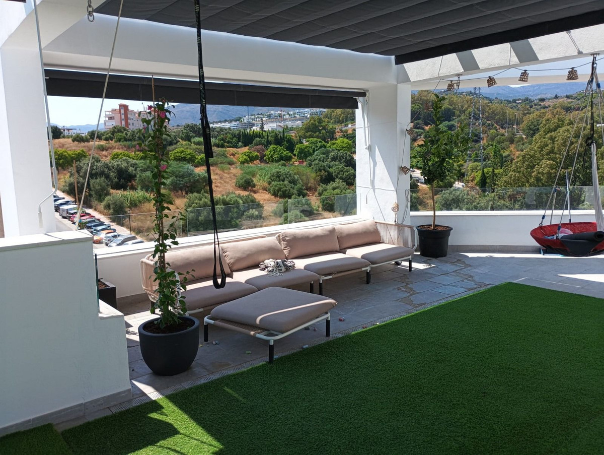 4 Bedroom Apartment for Sale in Estepona — 4