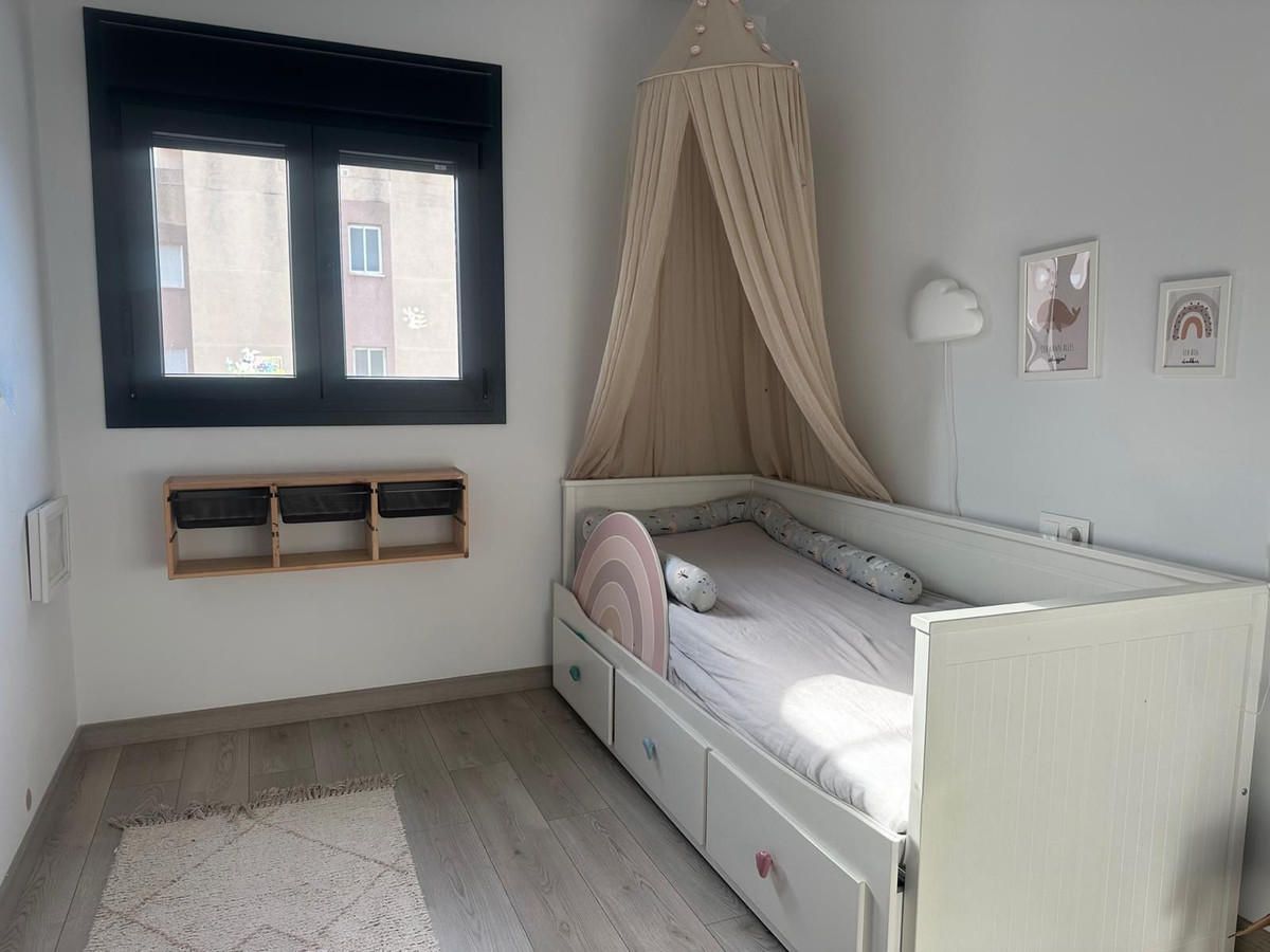 4 Bedroom Apartment for Sale in Estepona — 8