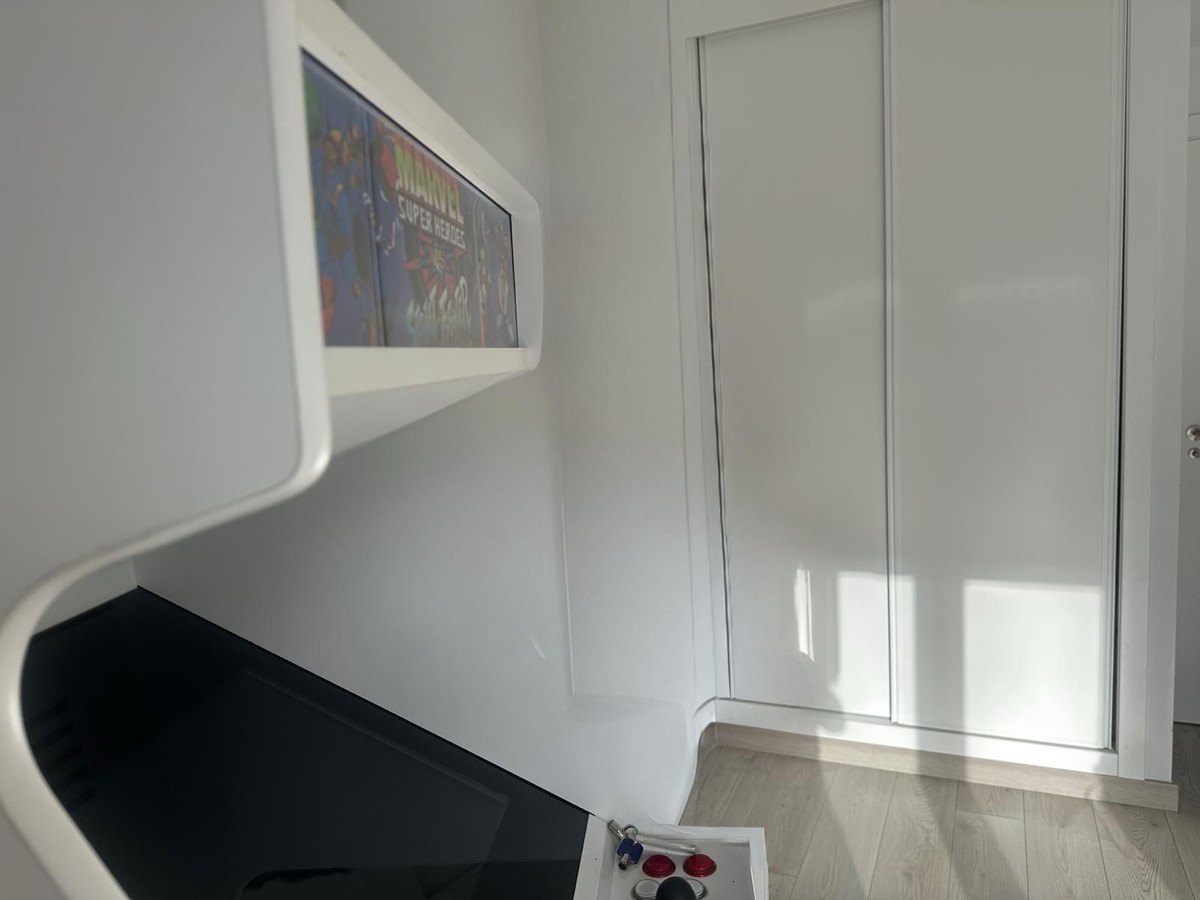4 Bedroom Apartment for Sale in Estepona — 9