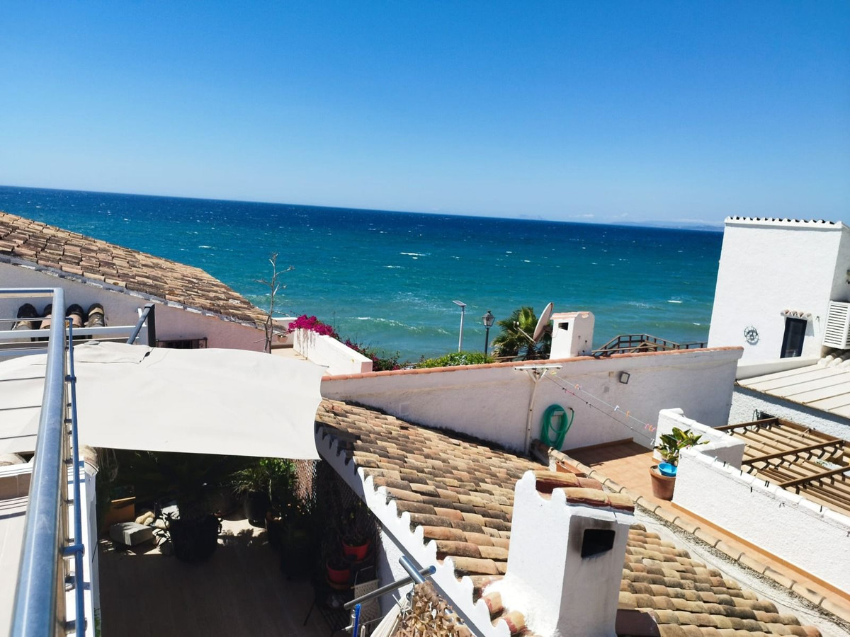 3 Bedroom Villa for Sale in Estepona — 7